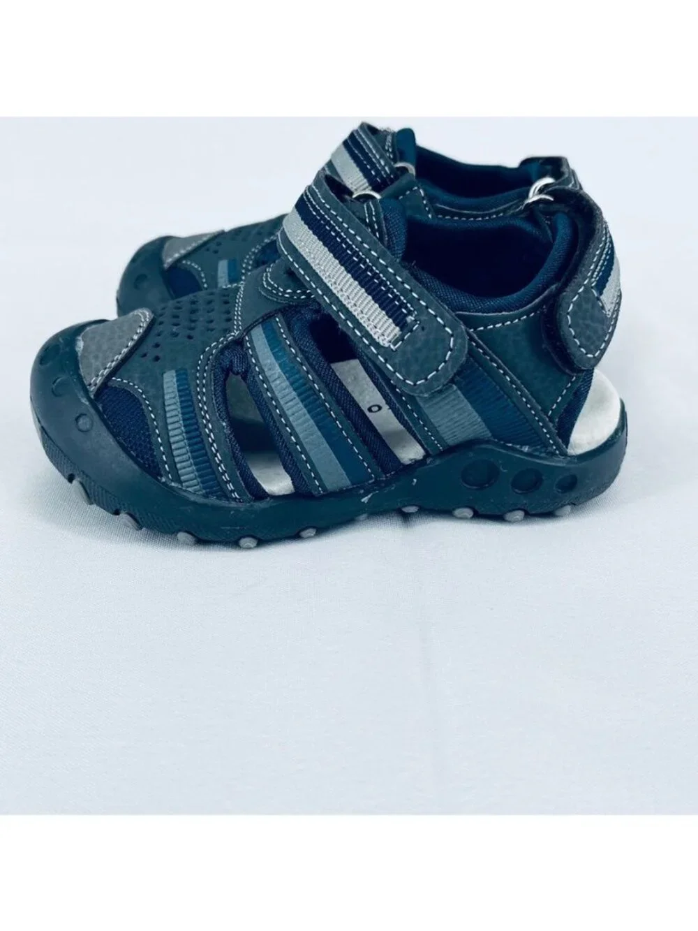 Apakowa Kids Boys Sandals Size 21 Athletic Double Strap Closed-Toe Beach Sandals